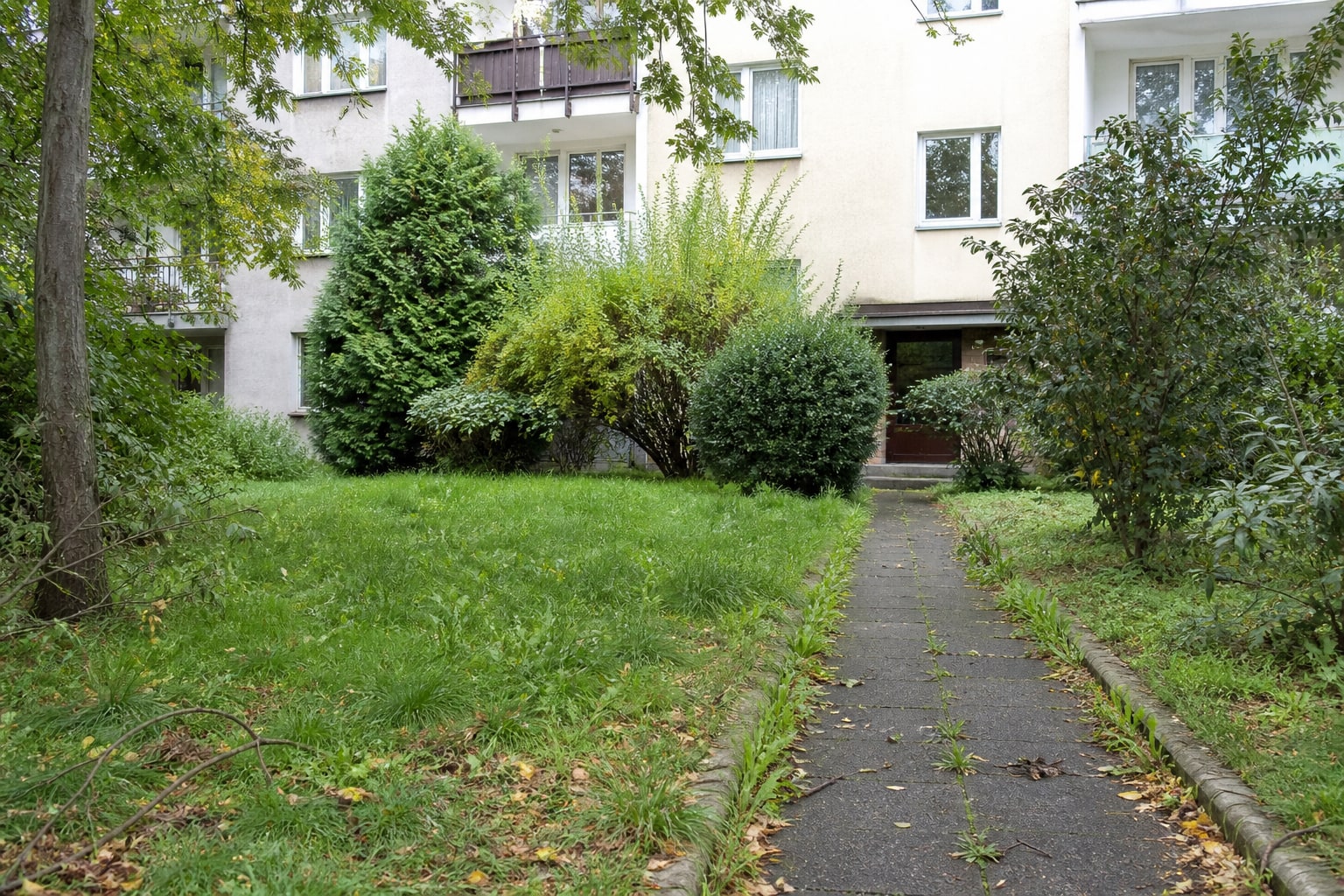 Grünflächenbetreuung – vorher